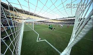 Los ingleses reinventan la línea de gol y pagan las apuestas pese al error del uruguayo Larrionda