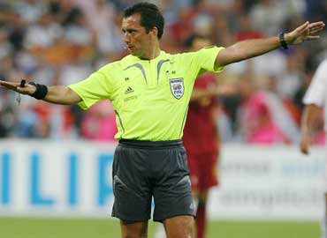 Echaron del Mundial a los árbitros uruguayo e italiano por perjudicar a Inglaterra y México