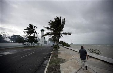 México se prepara para recibir al huracán Alex