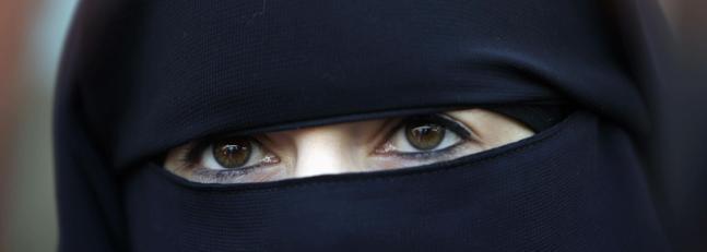 El burka enloquece a España: Parlamento de Cataluña rechaza prohibirlo tras caótica sesión