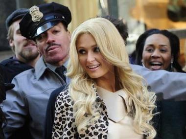 Paris Hilton dice que "adora Sudáfrica", pese a haber sido detenida