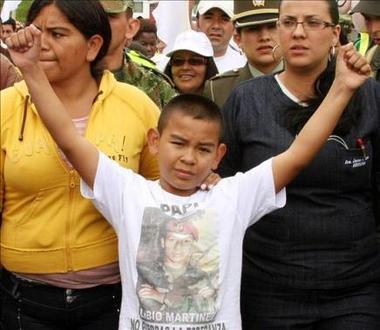 Niño colombiano de 12 años caminó 70 kilómetros para que las FARC liberaran a su padre