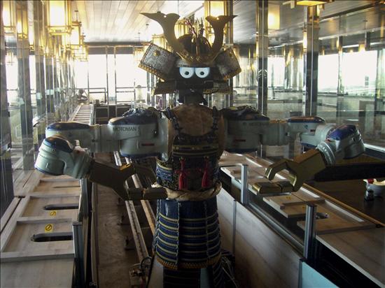 El primer "camarero-robot" del mundo trabaja en Bangkok