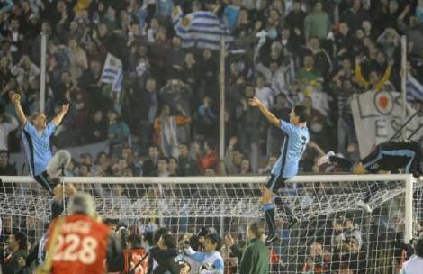 La pasión uruguaya atora internet: "todos los paisitos se fueron del Mundial, el más chiquitito se quiso quedar..."