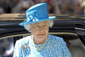 Corte de luz deja a oscuras a la Reina Isabel II en Canadá