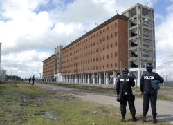 Militares tomarán control de las cárceles en Uruguay para acabar con corrupción policial