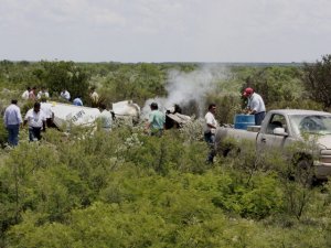 8 muertos al estrellarse avioneta en México