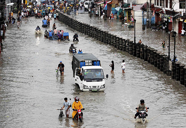 Tifón deja 16 muertos y 22 desaparecidos en Filipinas
