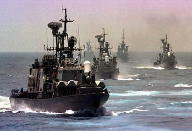 Ocho navíos de guerra israelíes rodean barco libio con ayuda humanitaria para Gaza