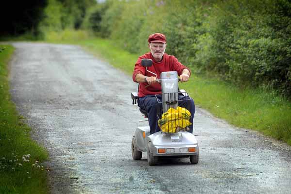 Prohiben a un discapacitado británico conducir su 'scooter' tras ser sorprendido borracho