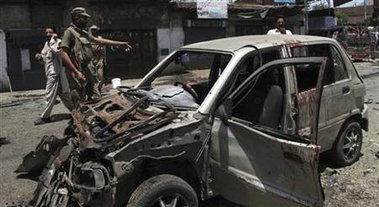 Emboscan caravana en Pakistán y matan a 18 personas