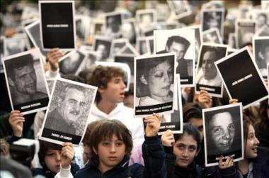 Duros reclamos a la Justicia argentina al cumplirse 16 años del atentado a AMIA