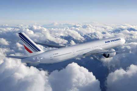 Una azafata de Air France robó a pasajeros en 142 vuelos mientras dormían