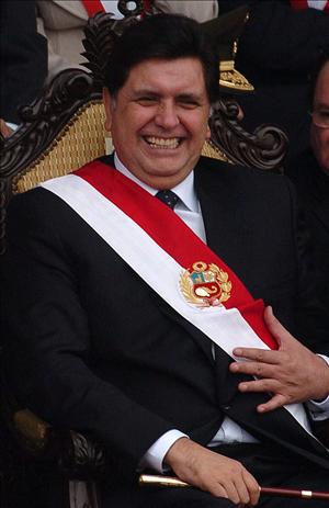 El presidente de Perú dice padecer "apetito del poder"