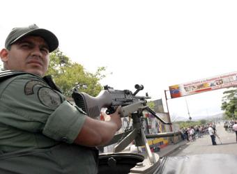 Chávez rompió relaciones con Colombia y ordenó "máxima alerta" en la frontera