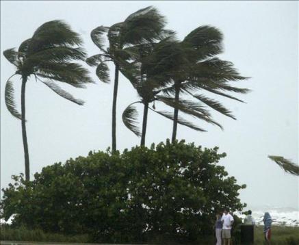 La tormenta "Bonnie" amenaza con embestir a Bahamas y Florida