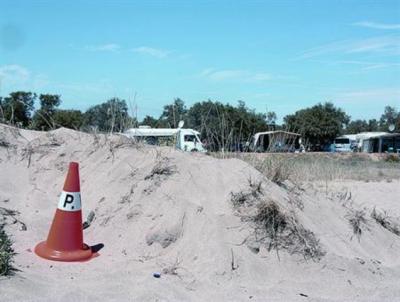 Un niño murió sepultado por la arena en una playa en España al derrumbarse "túnel" que había cavado