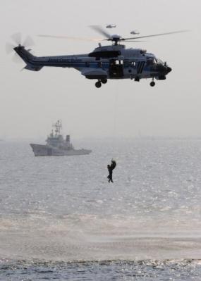 Cinco muertos al estrellarse un helicóptero de rescate cerca de Tokio
