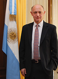 Canciller argentino denunció "ataque antisemita" de diario uruguayo