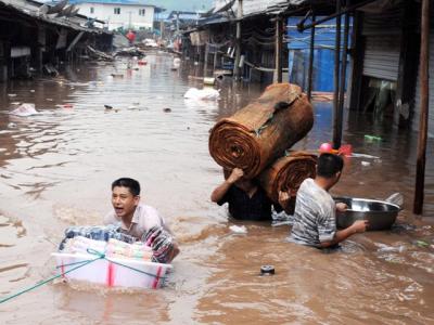China: Inundaciones dejan 823 muertos y 437 desaparecidos