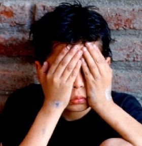 Shangrilá: Dos varoncitos de 11 y 12 años fueron al cumpleaños de un amigo y sus padres los ataron y los violaron
