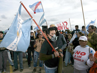 Los asambleístas de Gualeguaychú dicen que el canciller argentino es un "mentiroso"