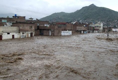 Trágicas inundaciones en Pakistán dejan 430 muertos y 400 mil personas sin hogar