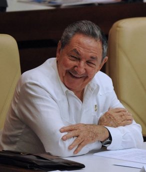 Raúl Castro autoriza más negocios privados para reducir empleos estatales