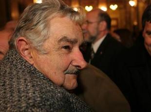 Mujica viaja a la Cumbre del Mercosur