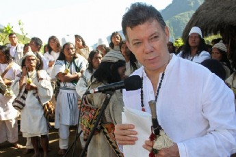 Santos juró como nuevo presidente colombiano