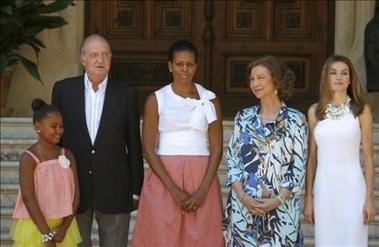 Los Reyes y la princesa Letizia reciben a Michelle Obama en el Palacio de Marivent
