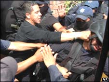 México: suspenden a policías que se rebelaron contra sus jefes
