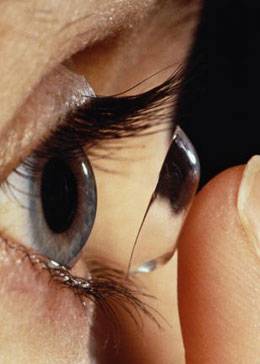 Lentes de contacto provocan úlceras de la córnea
