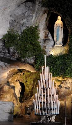 Francia: 30 mil peregrinos del santuario de Lourdes evacuados por un aviso de bomba
