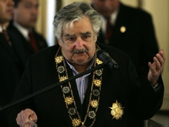 Mujica exhorta a Latinoamérica a no dejarse manejar por la globalización