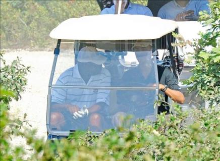Obama combina lectura y golf en sus vacaciones