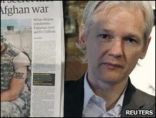 El costo de los secretos de Guerra: Suecia le da una mano a EEUU y pide arresto de fundador de Wikileaks por "acoso sexual" y "violación"
