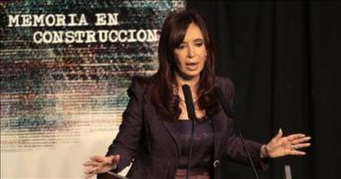 Clarín y La Nación denuncian ofensiva del Gobierno para quitarles monopolio del papel prensa obtenido durante la dictadura