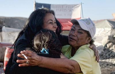 ¡Viven!: tras 17 días atrapados, los mineros chilenos escribieron en un papel.."Estamos bien..."