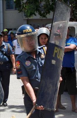 El conductor del autobús secuestrado en Manila asegura que todos los rehenes están muertos