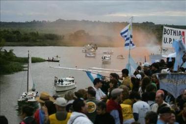 Entre Ríos quiere mejorar las relaciones con Uruguay tras el corte del puente