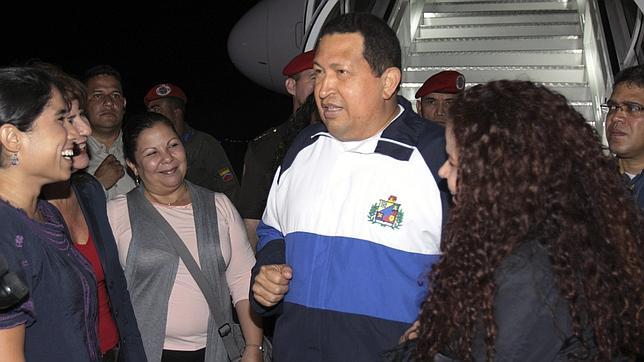 Chávez llegó a Venezuela esta madrugada