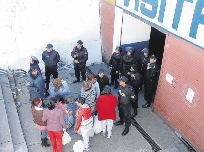 Investigan a policías corruptos por ingreso de armas en cárcel de Uruguay
