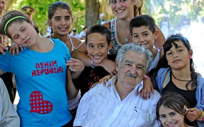 Mujica almorzó con niños del INAU, ancianos del Piñeyro y pacientes del Vilardebó en la Casa Presidencial para celebrar Navidad