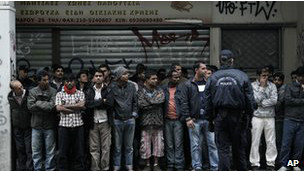 Grecia, el país roto, que odia y maltrata a los inmigrantes