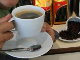Beber café ayuda a procesar mejor la información