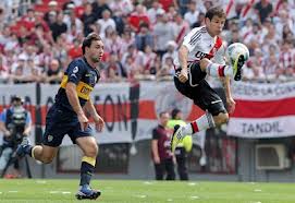 El uruguayo Rodrigo Mora hizo delirar a River Plate; Boca Juniors perdió el primer Superclásico del año