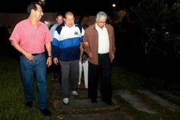 La única foto verdadera de Hugo Chávez, ¡caminando!