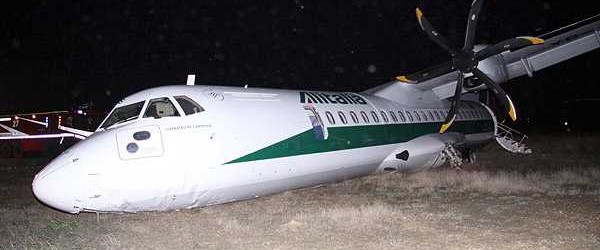 Avión se sale de la pista de aterrizaje y 16 personas resultan heridas en Roma