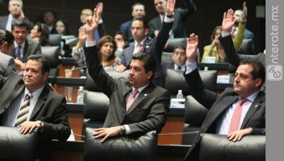 Obscenos Senadores de México gastan fortuna en sillas de diseño italiano tapizadas de piel